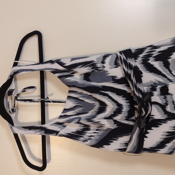 Cache halter top dress size 4. White, black and gray design. - Picture 2 of 5